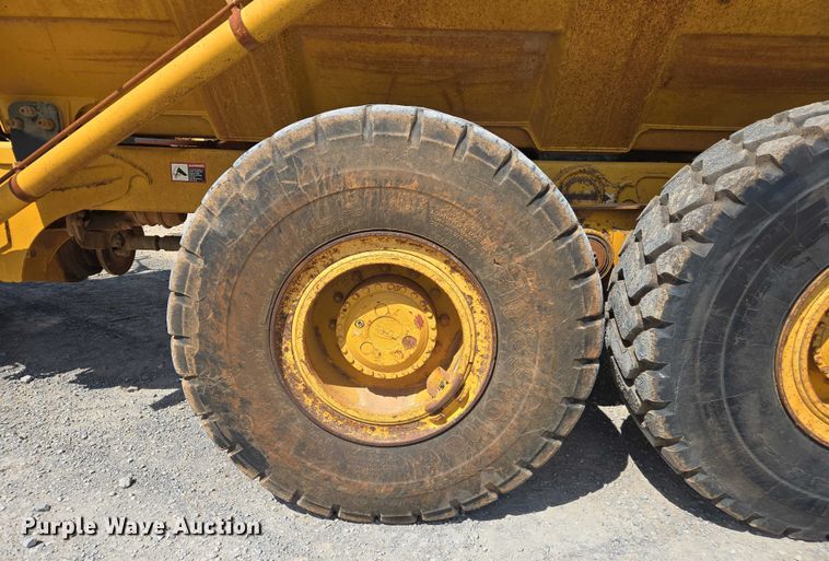 image for item DW7098 2011 John Deere 250D Series II haul truck