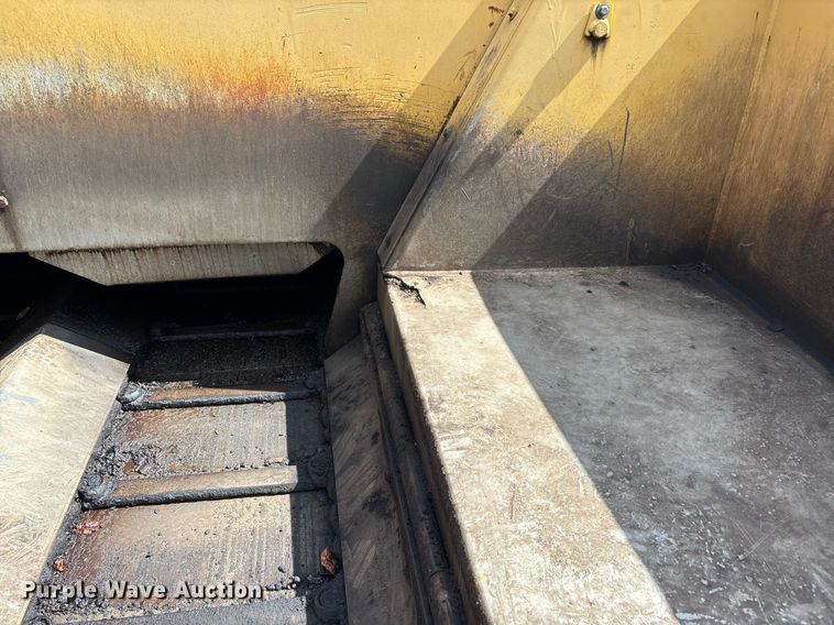 image for item DW7119 1999 Blaw-Knox PF-5510 paver