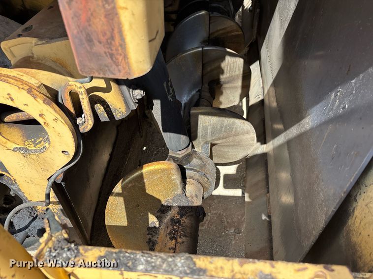 image for item DW7119 1999 Blaw-Knox PF-5510 paver