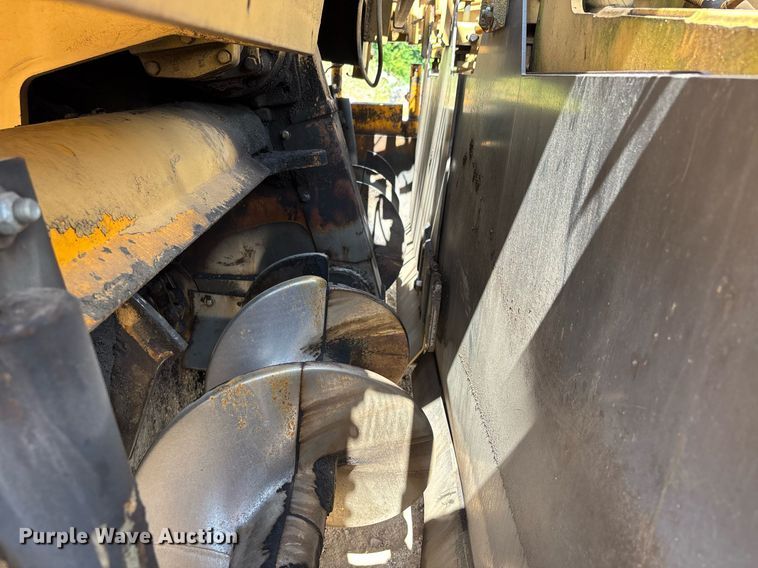 image for item DW7119 1999 Blaw-Knox PF-5510 paver