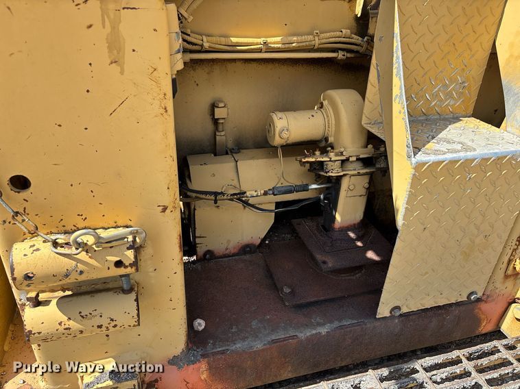 image for item DW7119 1999 Blaw-Knox PF-5510 paver