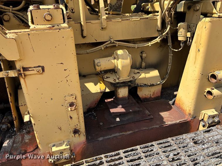 image for item DW7119 1999 Blaw-Knox PF-5510 paver