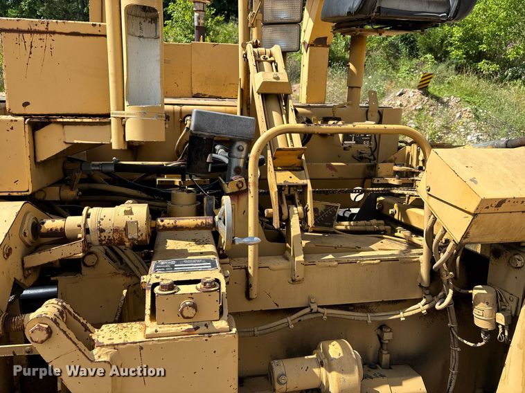 image for item DW7119 1999 Blaw-Knox PF-5510 paver