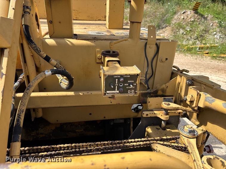 image for item DW7119 1999 Blaw-Knox PF-5510 paver