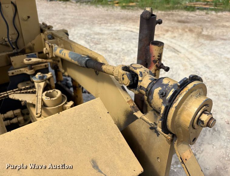 image for item DW7119 1999 Blaw-Knox PF-5510 paver