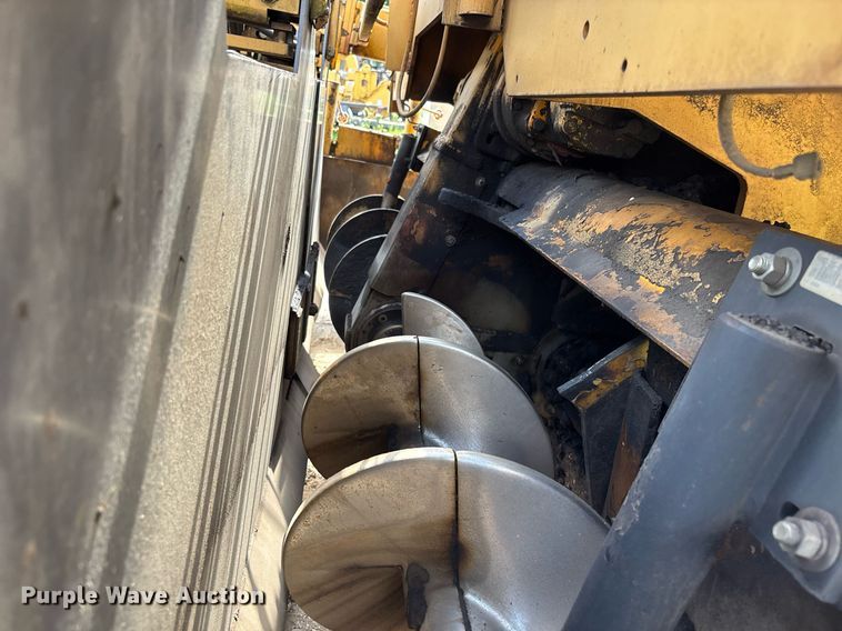 image for item DW7119 1999 Blaw-Knox PF-5510 paver