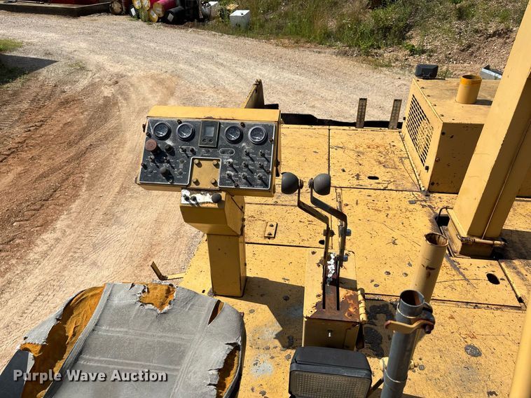 image for item DW7119 1999 Blaw-Knox PF-5510 paver