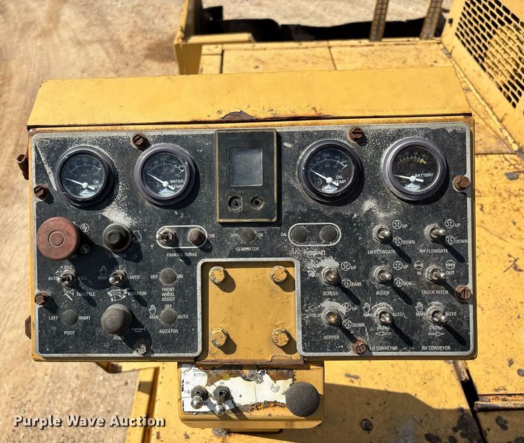 image for item DW7119 1999 Blaw-Knox PF-5510 paver