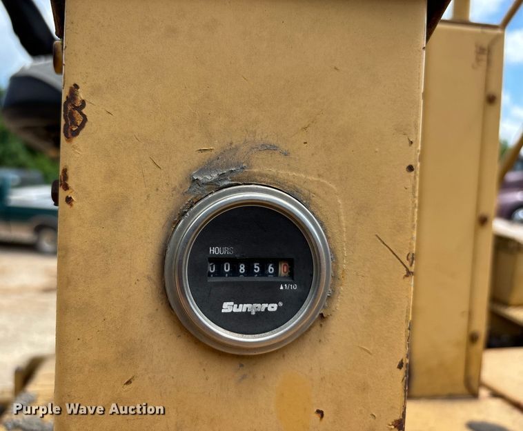 image for item DW7119 1999 Blaw-Knox PF-5510 paver