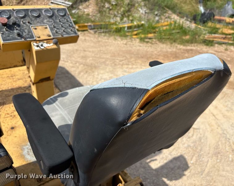 image for item DW7119 1999 Blaw-Knox PF-5510 paver