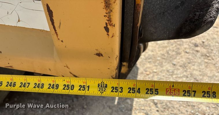 image for item DW7119 1999 Blaw-Knox PF-5510 paver