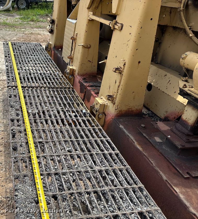 image for item DW7119 1999 Blaw-Knox PF-5510 paver