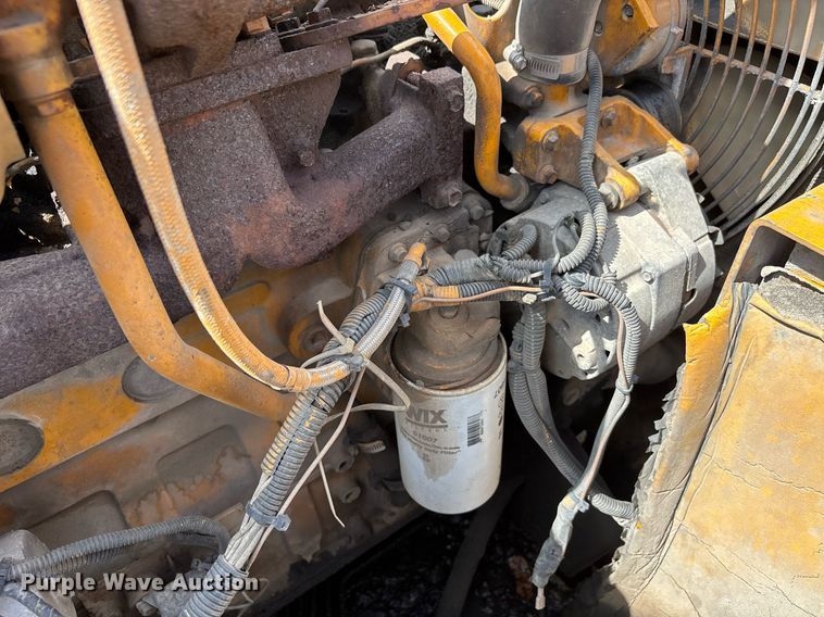 image for item DW7119 1999 Blaw-Knox PF-5510 paver