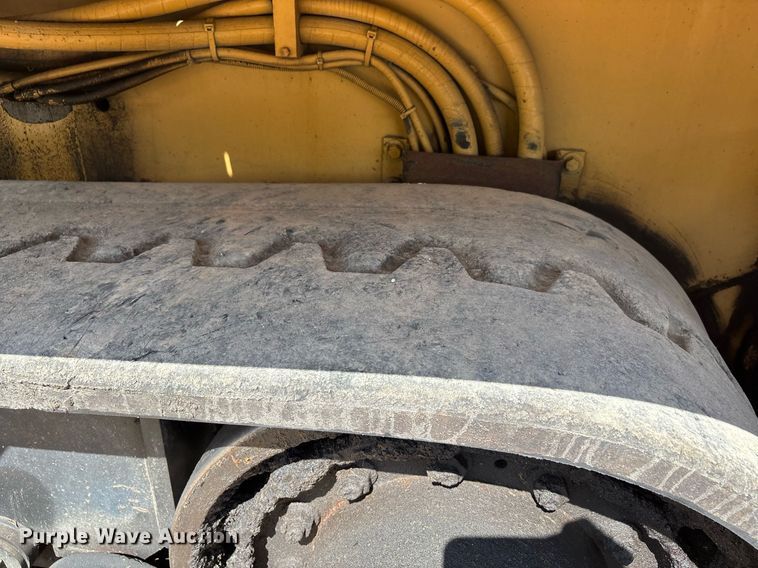 image for item DW7119 1999 Blaw-Knox PF-5510 paver