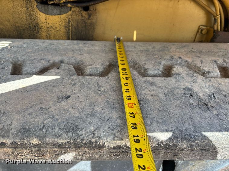 image for item DW7119 1999 Blaw-Knox PF-5510 paver