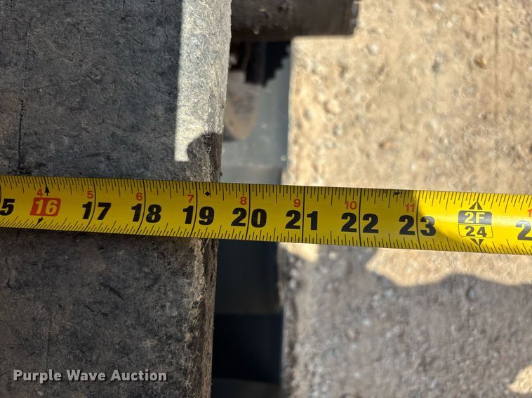 image for item DW7119 1999 Blaw-Knox PF-5510 paver