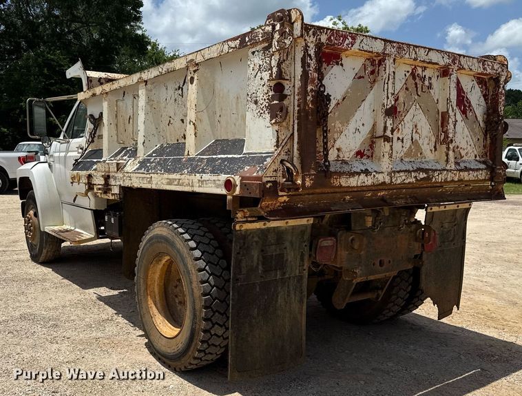 image for item DX5534 1991 Ford F800F dump truck