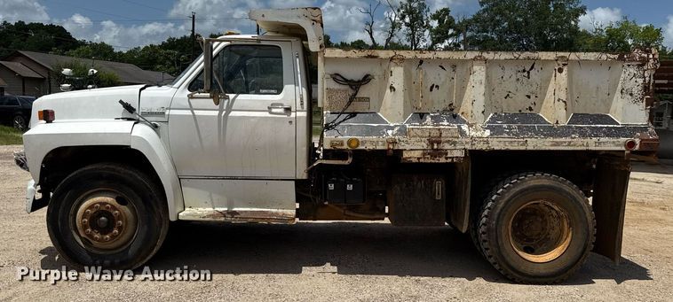 image for item DX5534 1991 Ford F800F dump truck