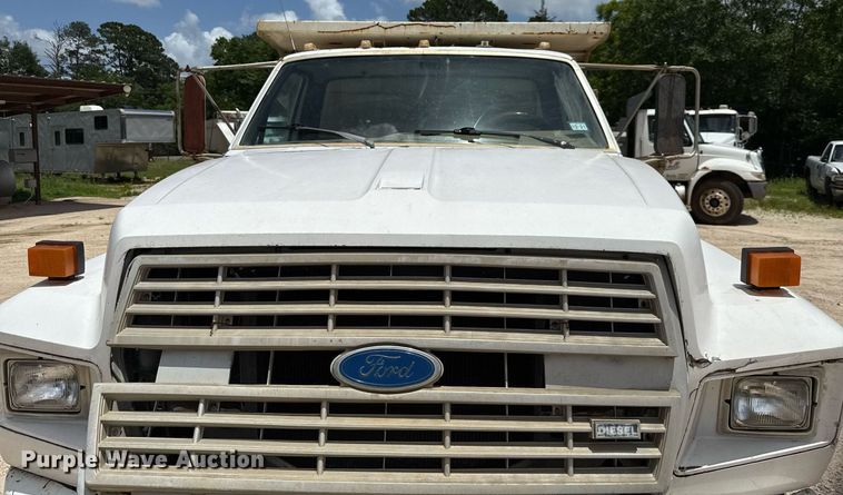 image for item DX5534 1991 Ford F800F dump truck
