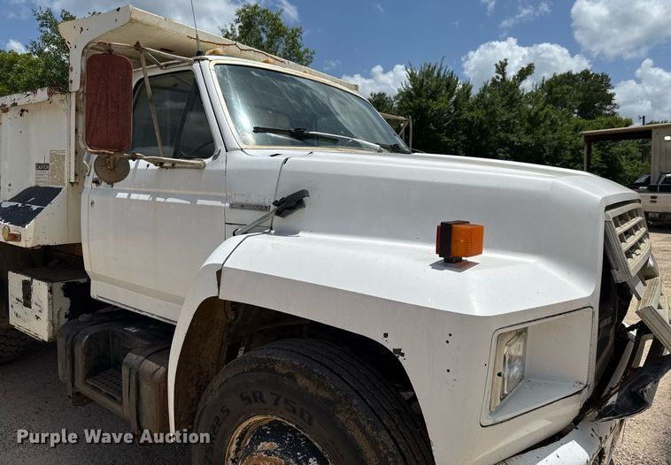 image for item DX5534 1991 Ford F800F dump truck