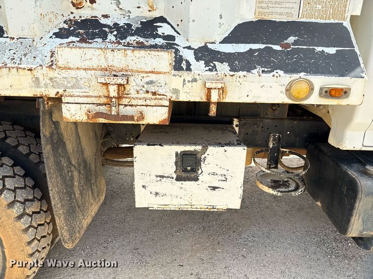 image for item DX5534 1991 Ford F800F dump truck