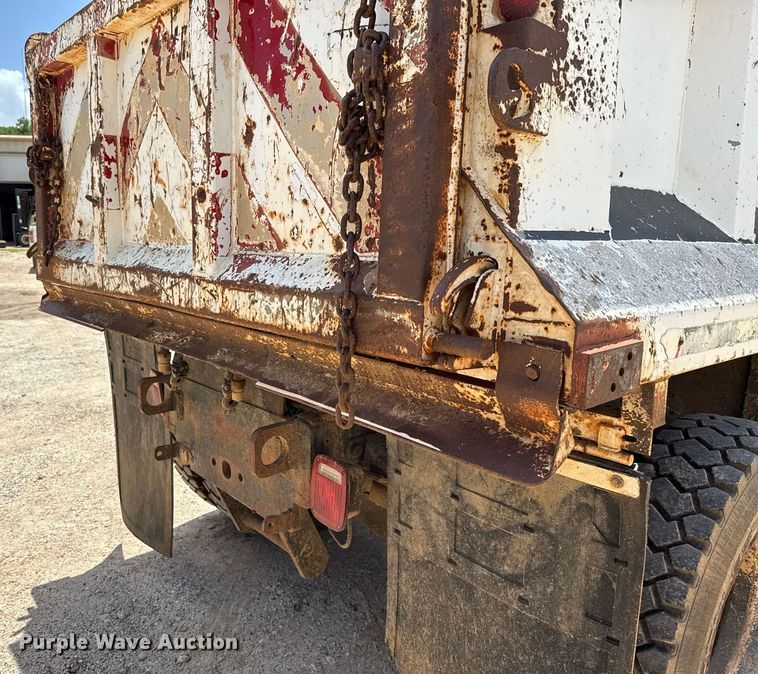 image for item DX5534 1991 Ford F800F dump truck