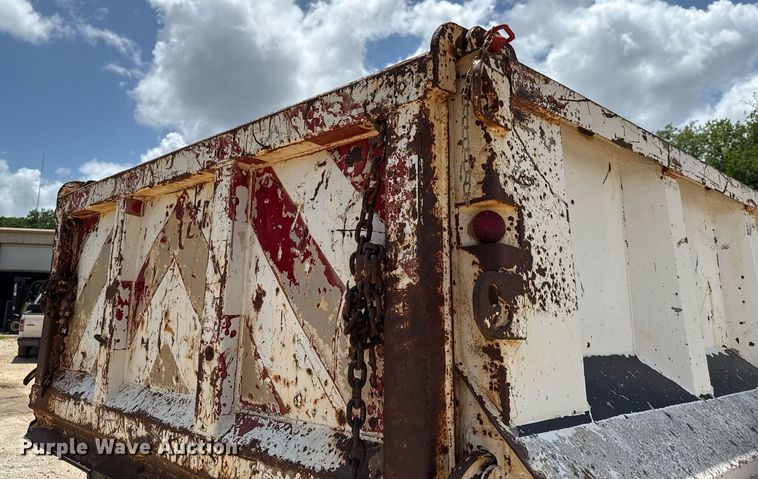 image for item DX5534 1991 Ford F800F dump truck