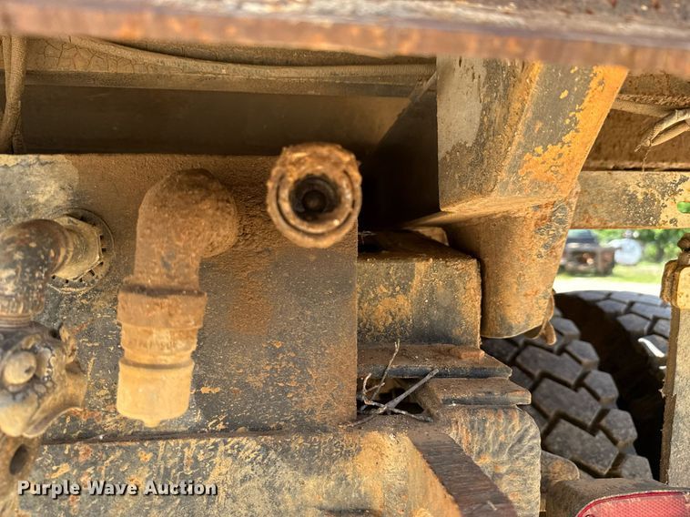 image for item DX5534 1991 Ford F800F dump truck