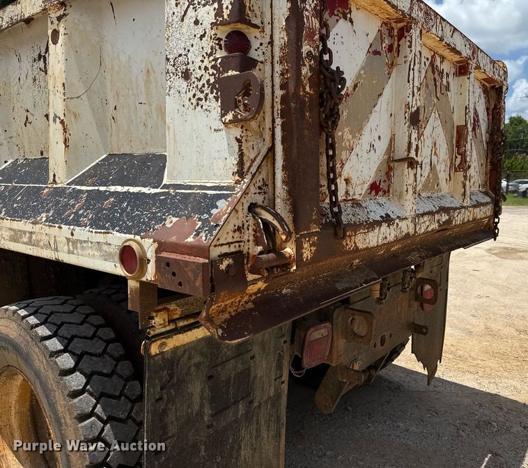 image for item DX5534 1991 Ford F800F dump truck
