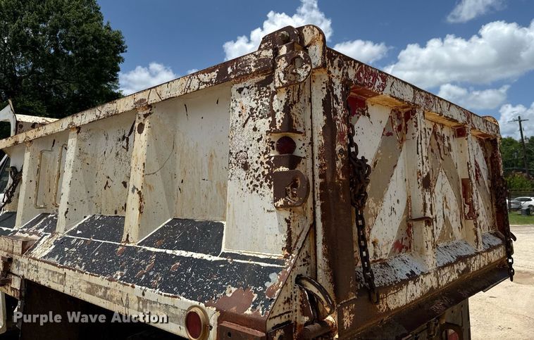 image for item DX5534 1991 Ford F800F dump truck