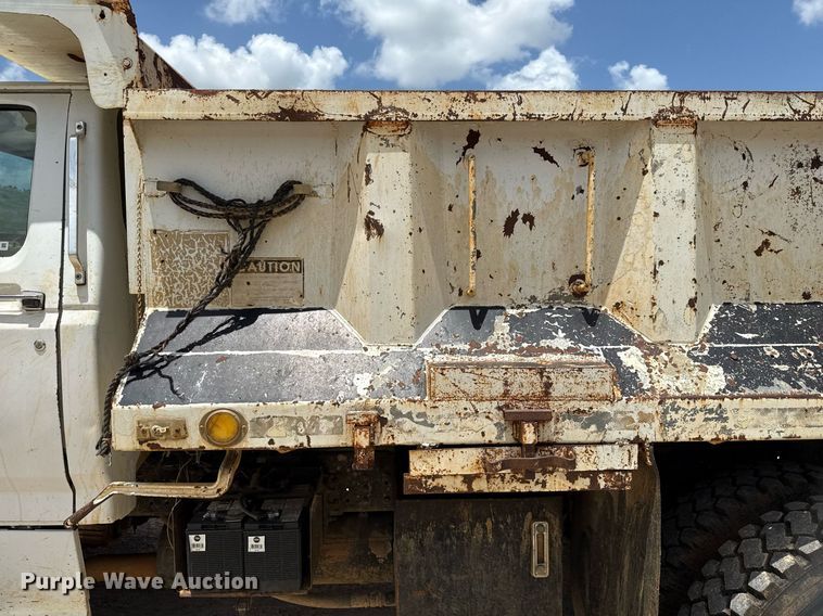 image for item DX5534 1991 Ford F800F dump truck