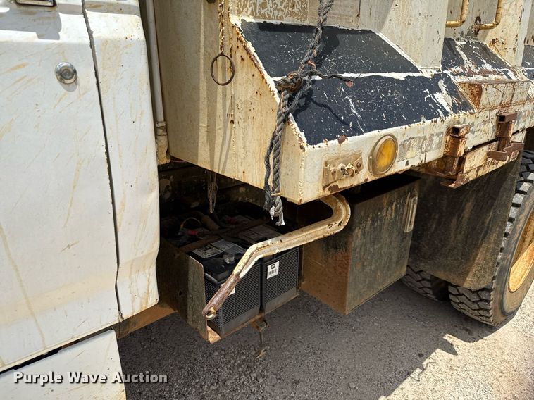 image for item DX5534 1991 Ford F800F dump truck