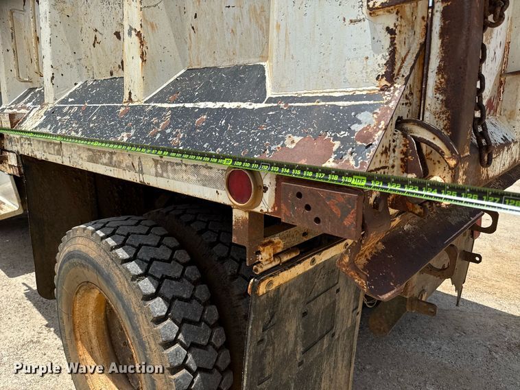 image for item DX5534 1991 Ford F800F dump truck