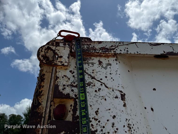 image for item DX5534 1991 Ford F800F dump truck