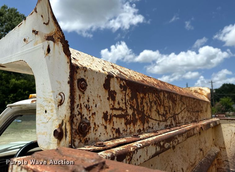 image for item DX5534 1991 Ford F800F dump truck