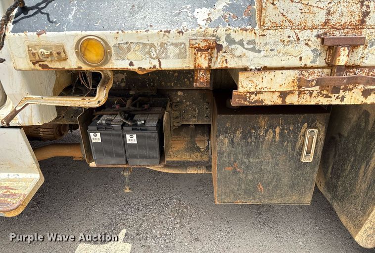 image for item DX5534 1991 Ford F800F dump truck