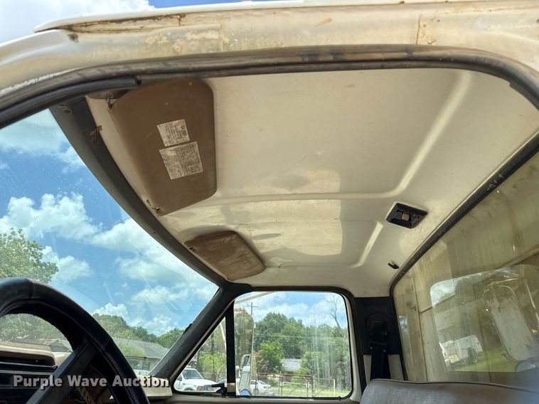 image for item DX5534 1991 Ford F800F dump truck