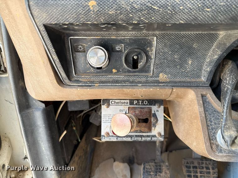 image for item DX5534 1991 Ford F800F dump truck