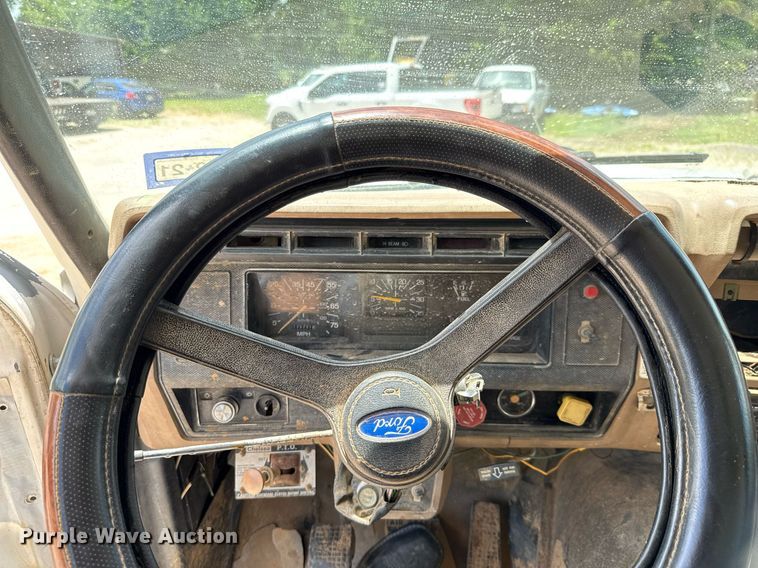 image for item DX5534 1991 Ford F800F dump truck