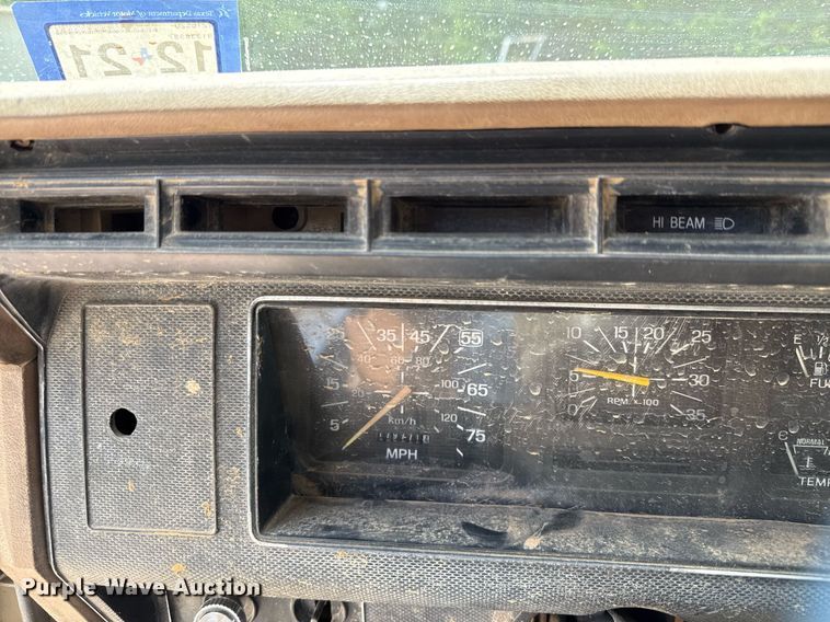 image for item DX5534 1991 Ford F800F dump truck