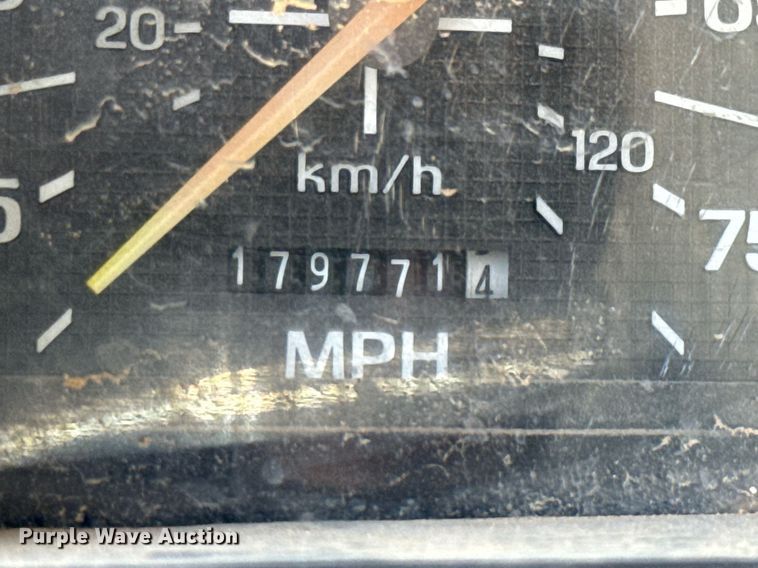 image for item DX5534 1991 Ford F800F dump truck