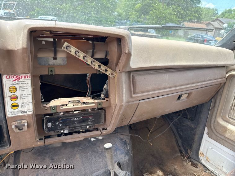 image for item DX5534 1991 Ford F800F dump truck