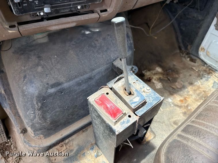 image for item DX5534 1991 Ford F800F dump truck