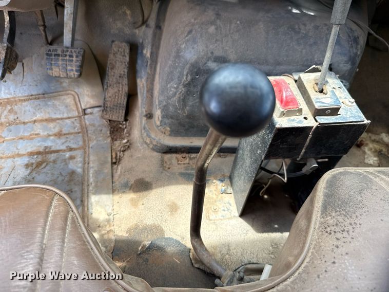 image for item DX5534 1991 Ford F800F dump truck