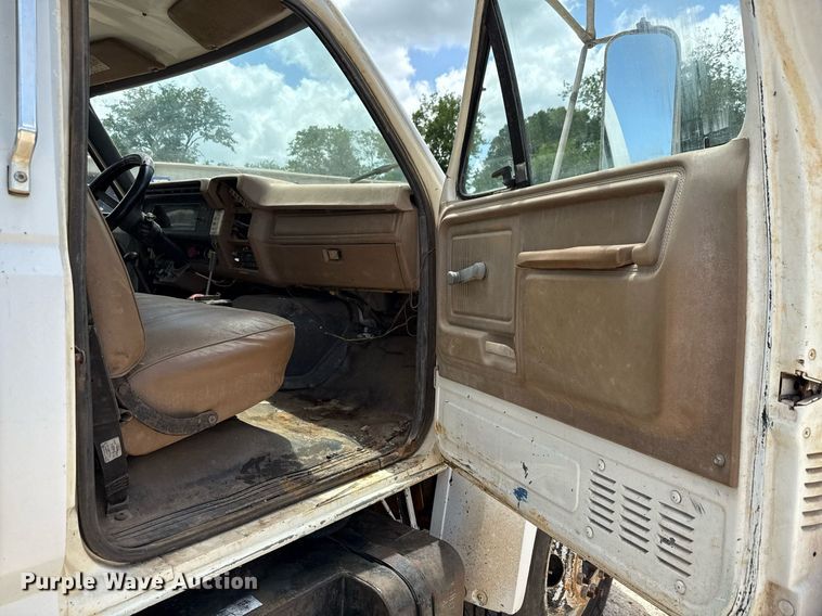 image for item DX5534 1991 Ford F800F dump truck