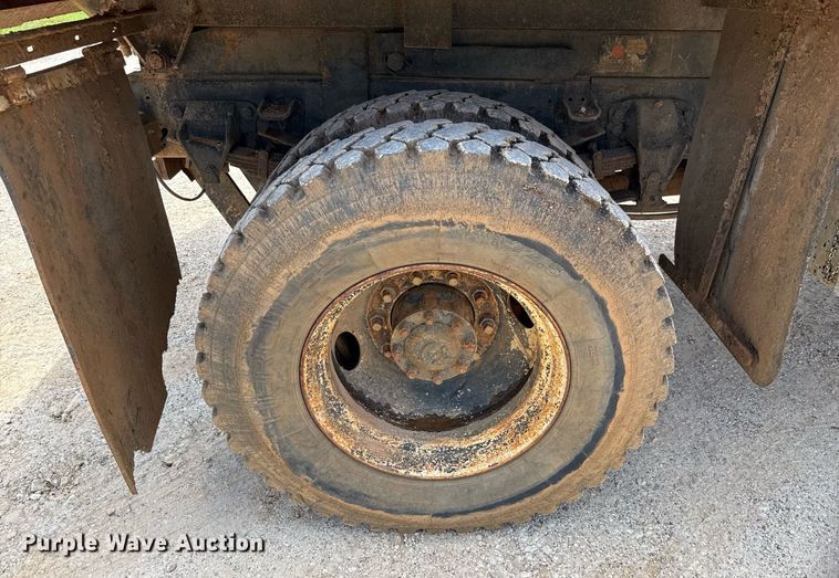 image for item DX5534 1991 Ford F800F dump truck