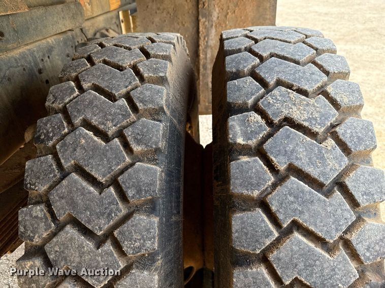 image for item DX5534 1991 Ford F800F dump truck