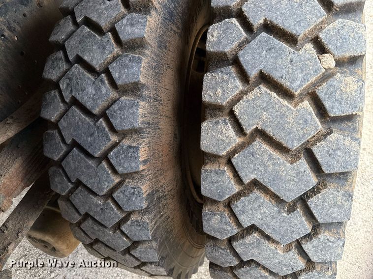 image for item DX5534 1991 Ford F800F dump truck