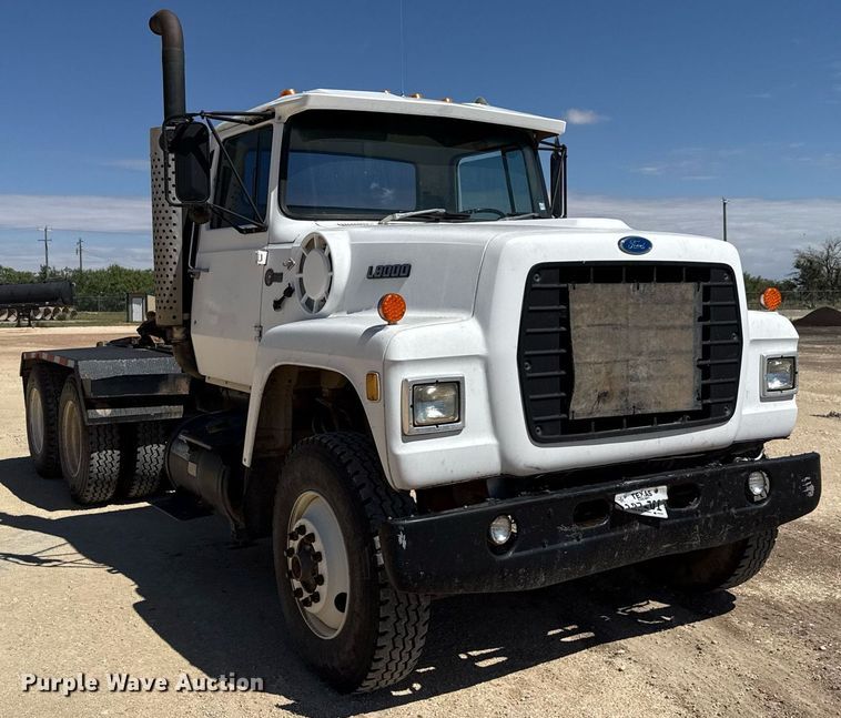 image for item DX5597 1986 Ford LT9000 semi truck