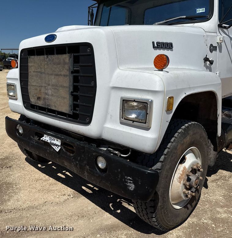 image for item DX5597 1986 Ford LT9000 semi truck